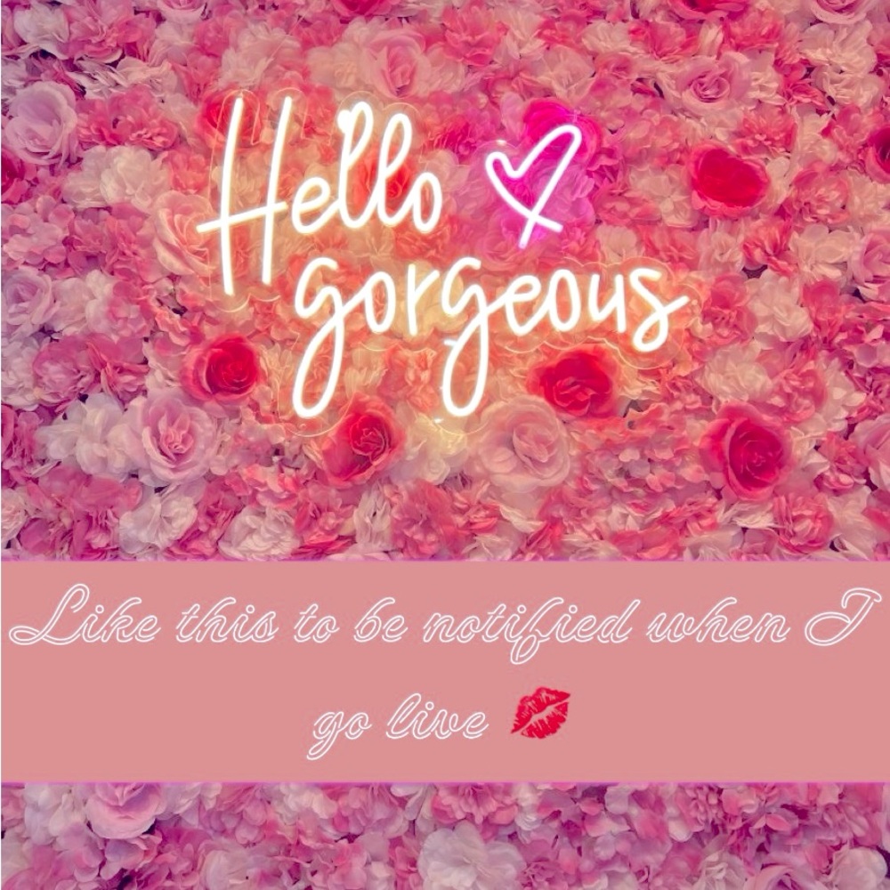 Like this listing to be notified when I go live! Come hang out and shop 💖